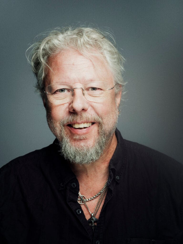 Kirjailijasta
